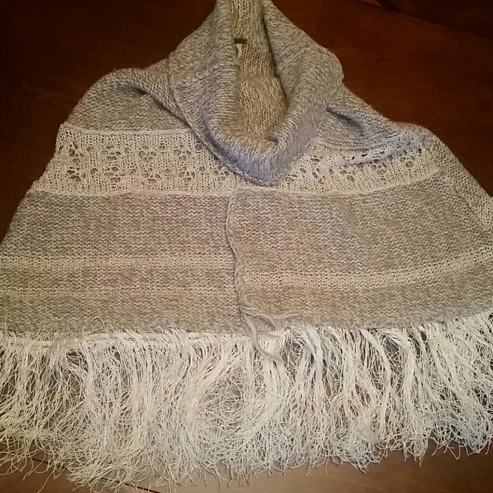 Poncho - Picture 2 of 2